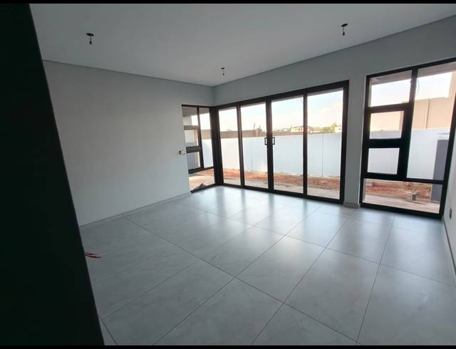 3 BEDROOM FREEHOLD FOR SALE IN CASHAN